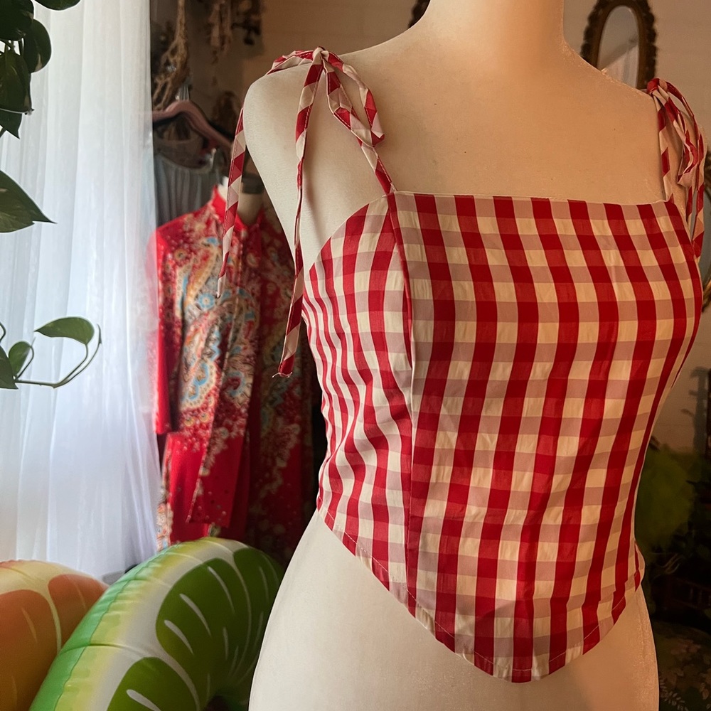 Super cute red and white gingham top- Medium